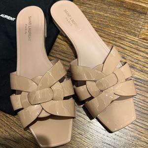 Saint Laurent Tribute (Nu Pieds) Patent Leather Flat Sandals